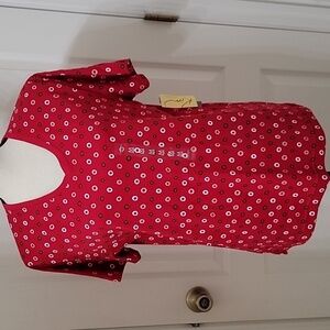Kim Rogers Size M Red V Neck T Shirt with Black, Gray & White Circles, NEW w/Tag